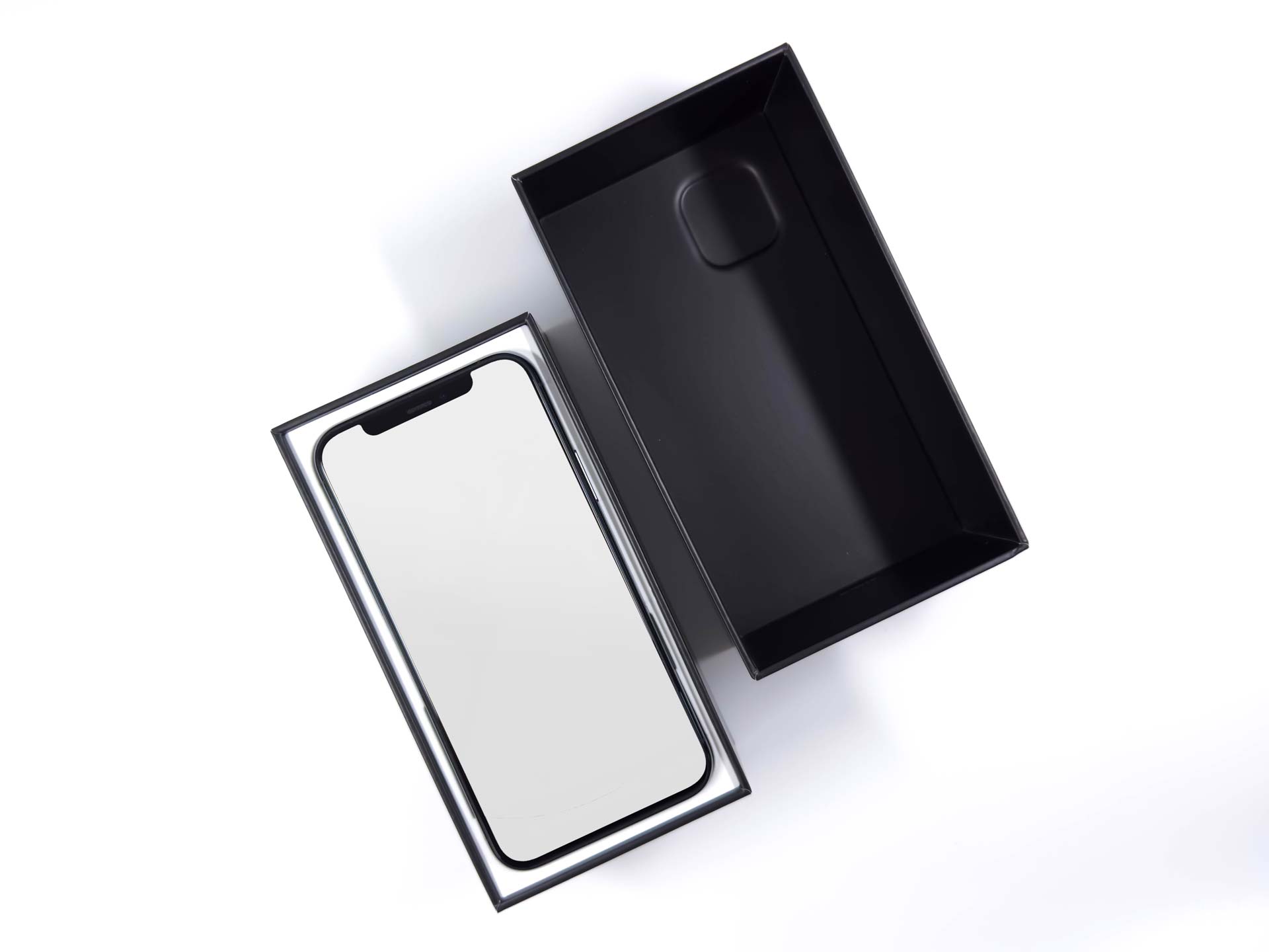 iPhone-in-Box-Mockup-02-Blank